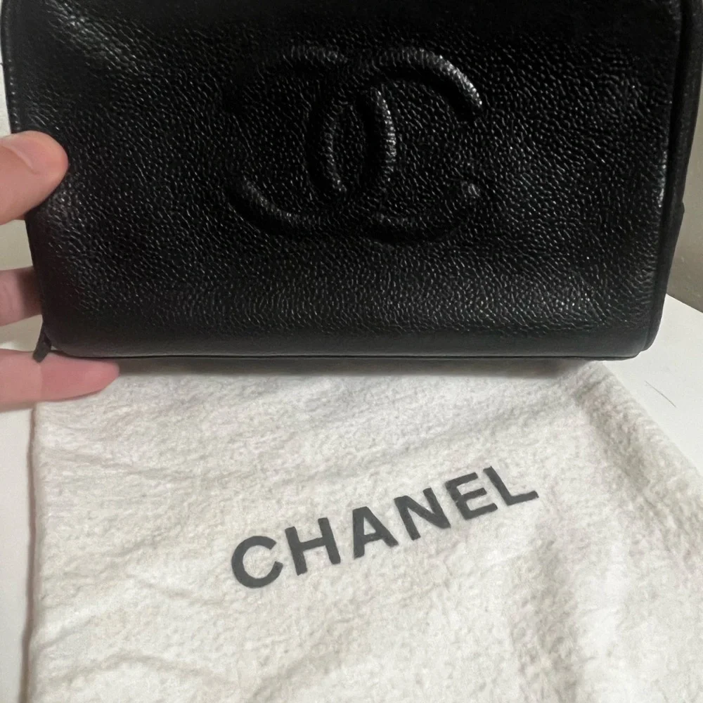 Chanel CC Timeless Dopp Cosmetic Pouch in Black Caviar Leather. Authentic - Picture 7 of 13